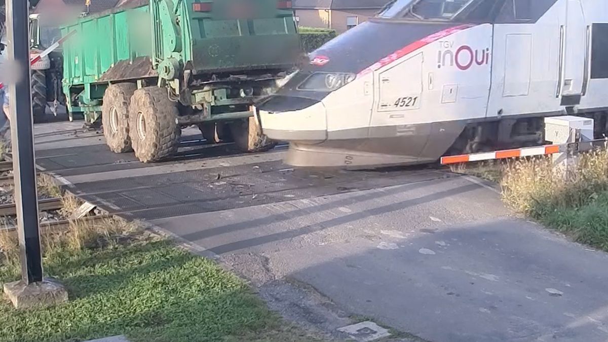 Soms zit het tegen: Hogesnelheidstrein in Belgie ramt aanhanger die vaststaat op het spoor