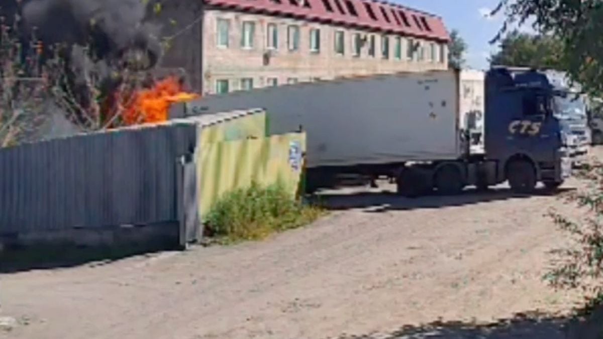 Paniekmomentje: vrachtwagen met brandende lading in Ussuriysk