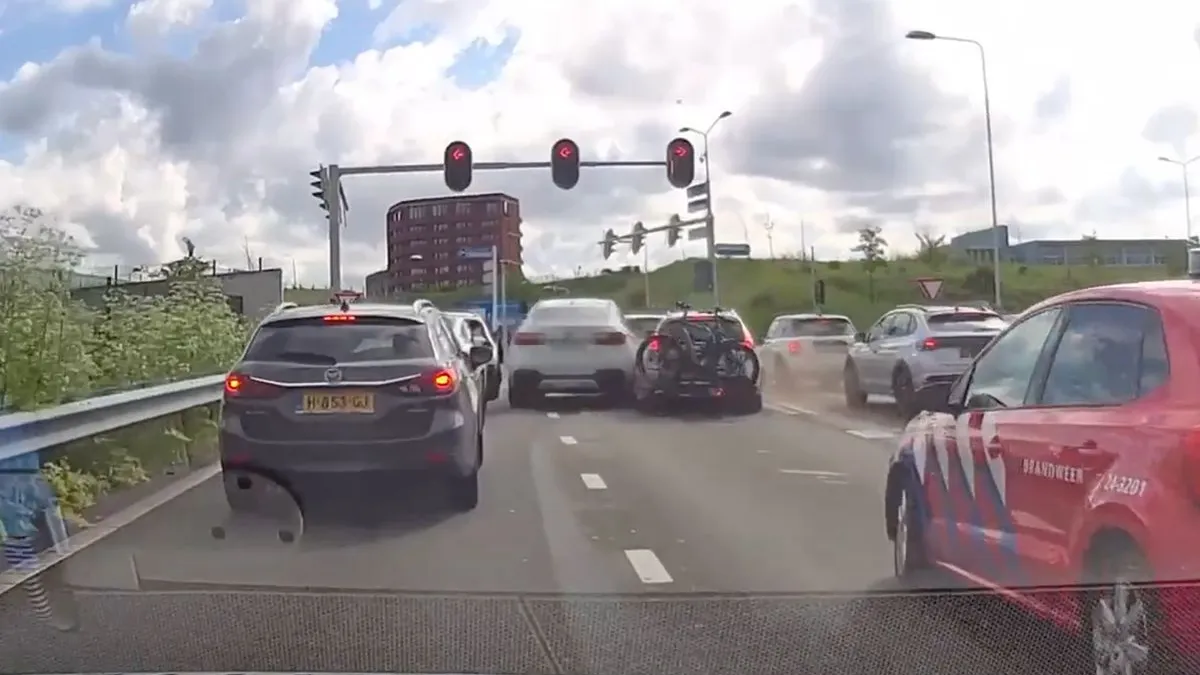 thumb vk automobilist in gestolen auto is er veel aan gelegen om uit handen van de politie te blijven