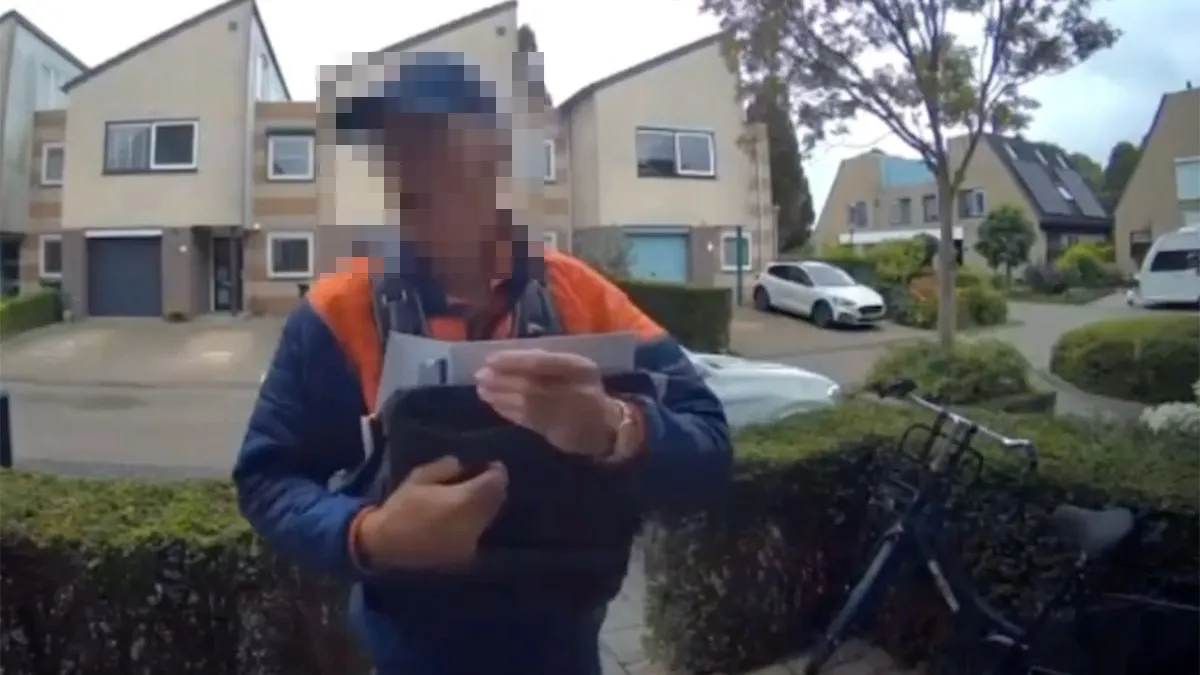 thumb vk kat heeft het niet op postbezorger en grijpt hardwerkende man dan ook