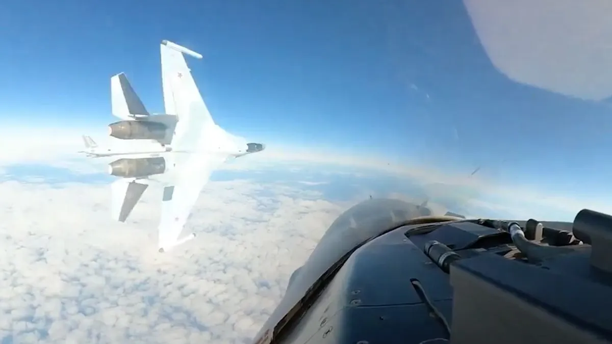 thumb vk russisch gevechtsvliegtuig scheert rakelings amerikaanse f16 bij alaska