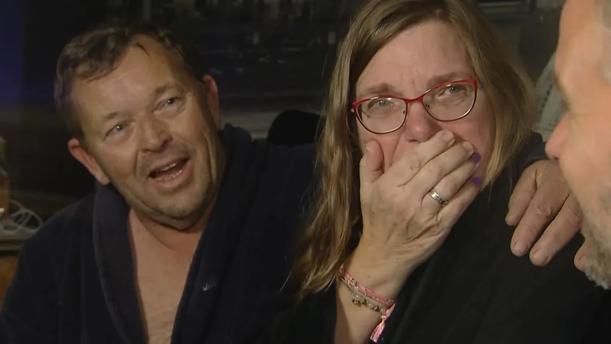 thumb vk badjas van thuiswinnaar in miljoenenjacht laat per ongeluk iets te veel zien