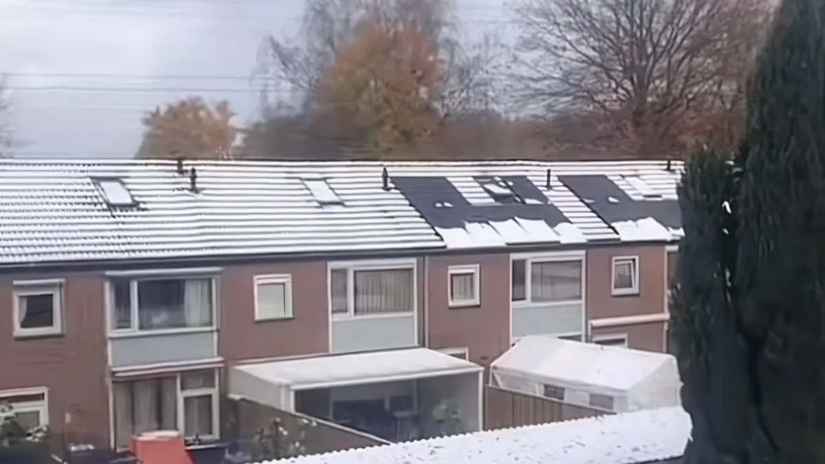 thumb vk geen sneeuw op het dak bij de overbuurman zal wel goed geisoleerd zijn