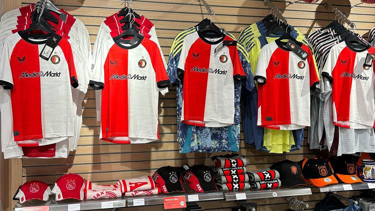 Ondertussen op Schiphol: de plek voor je 010 voetbalshirt