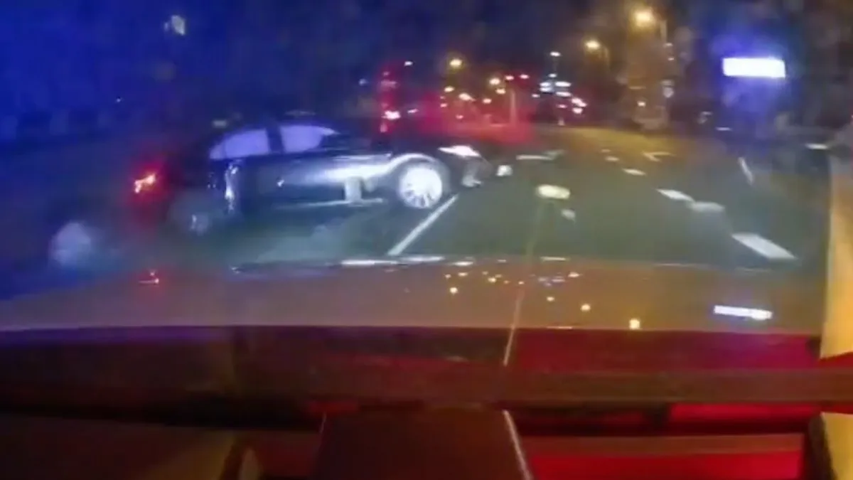 thumb vk politie deelt bizarre beelden van achtervolging gestolen auto in enschede