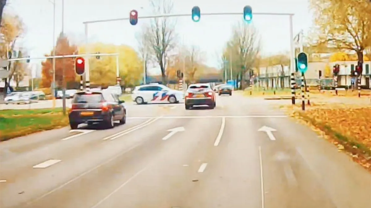 thumb vk politieauto met haast omver getikt in den bosch