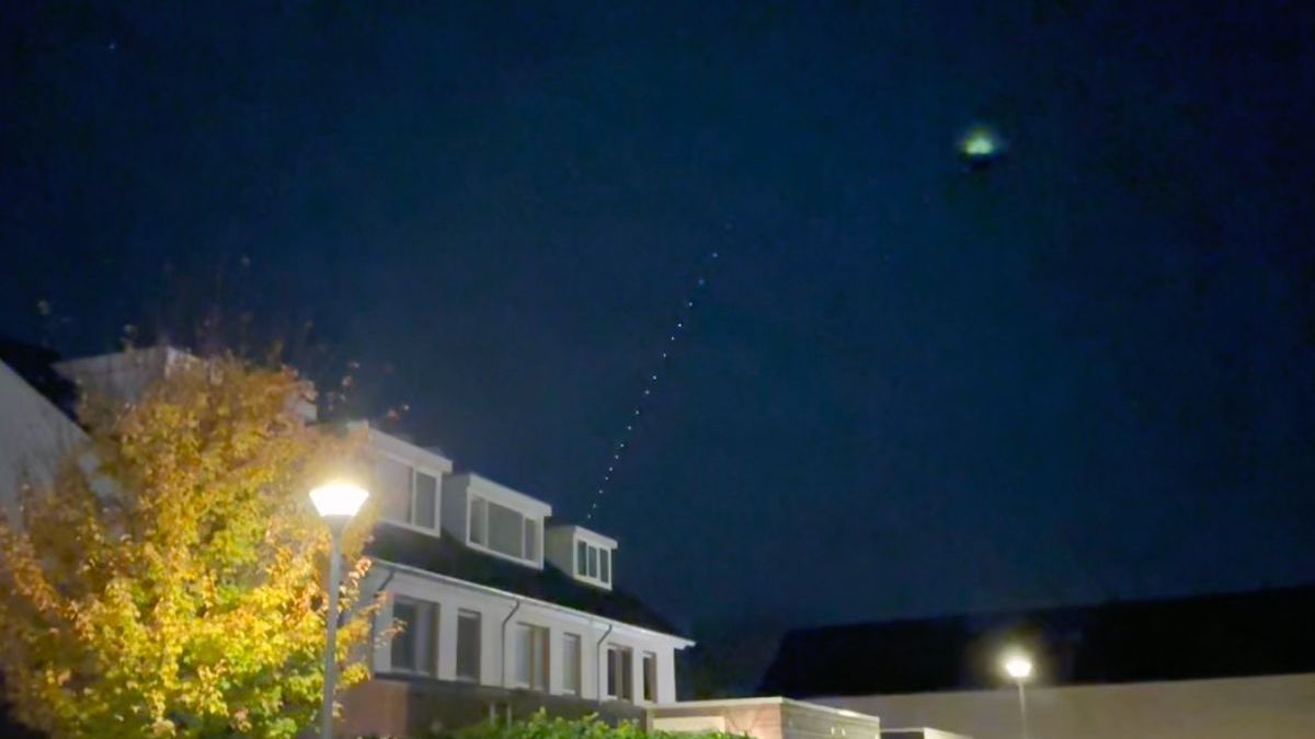 Treintje van Starlink satellieten gespot boven Wijchen