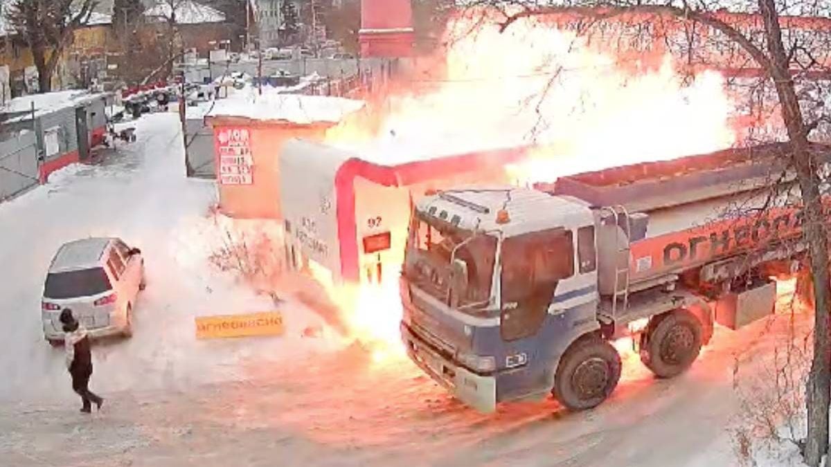 Benzinestation in Iskitim tijdelijk gesloten na vuurbal