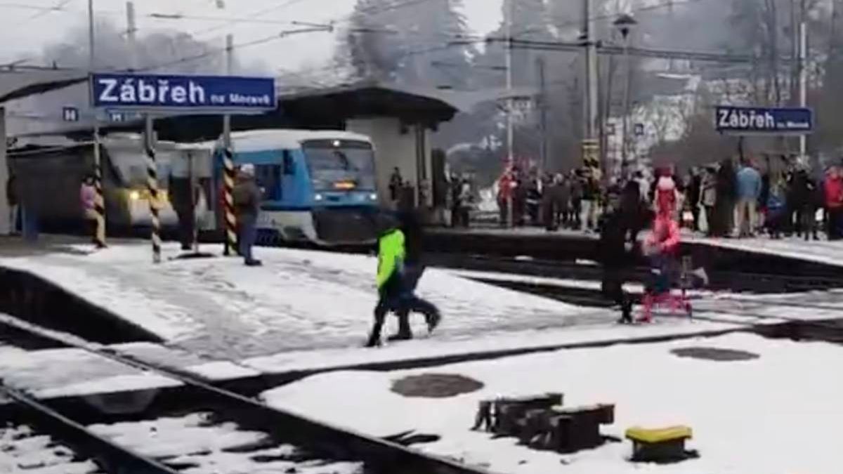 Wat er op het ene spoor gebeurt, zegt niets over wat er op een ander spoor gebeurt