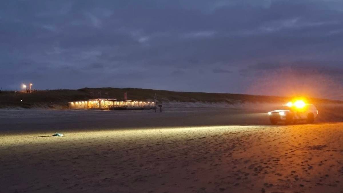 Vermoedelijk pakketten cocaïne gevonden op het strand van Egmond aan Zee