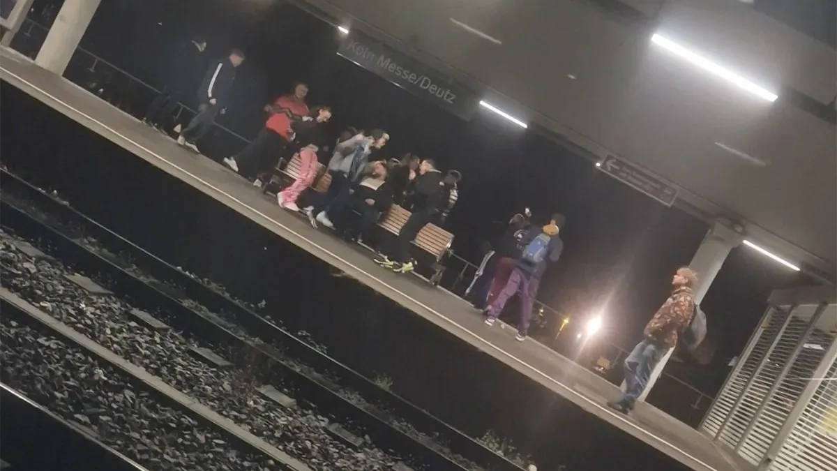 thumb vk als je naar een stuiterfeestje in keulen bent geweest en je wacht op de eerste trein