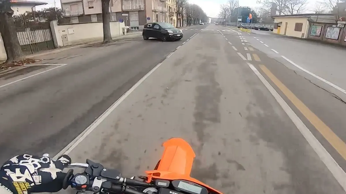 thumb vk helaas 0 punten motorfiets kan kerende auto niet ontwijken