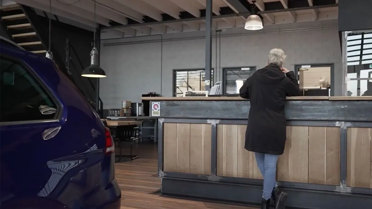thumb vk nieuwstaat of dealer onderhouden zegt bij deze autoverkoper niets verkoopt schadeautos