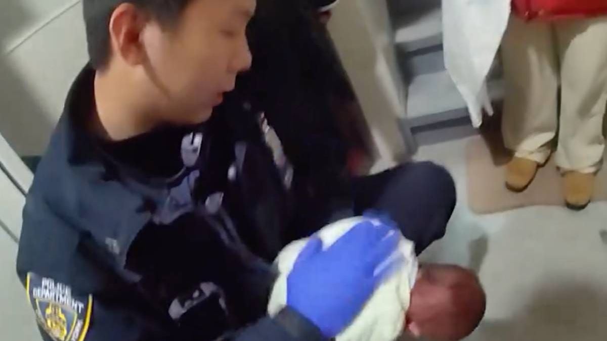 NYPD-agenten slaan 22 dagen oude baby weer tot leven