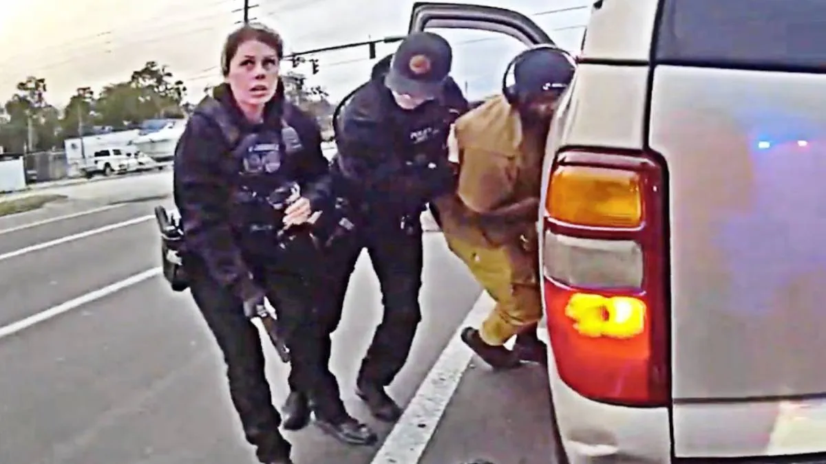thumb florida cop