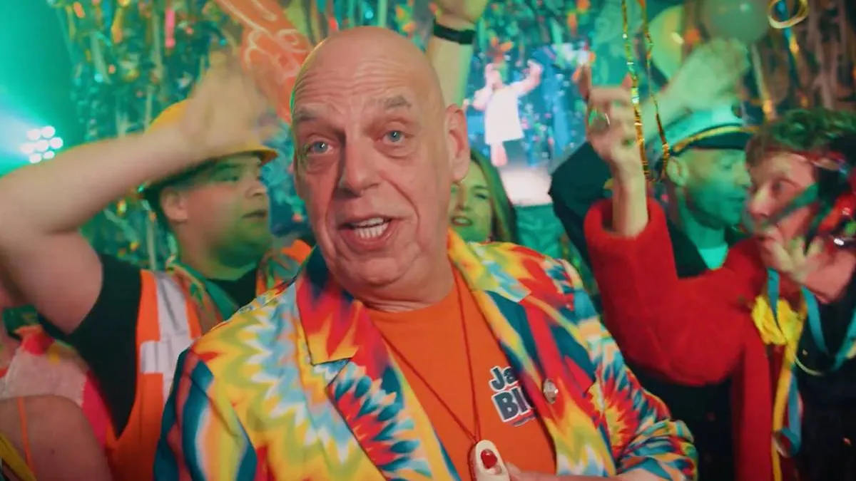 thumb vk carnaval 2025 jan biggel doorbreekt taboe met nieuw nummer mn oma die heeft n stoma