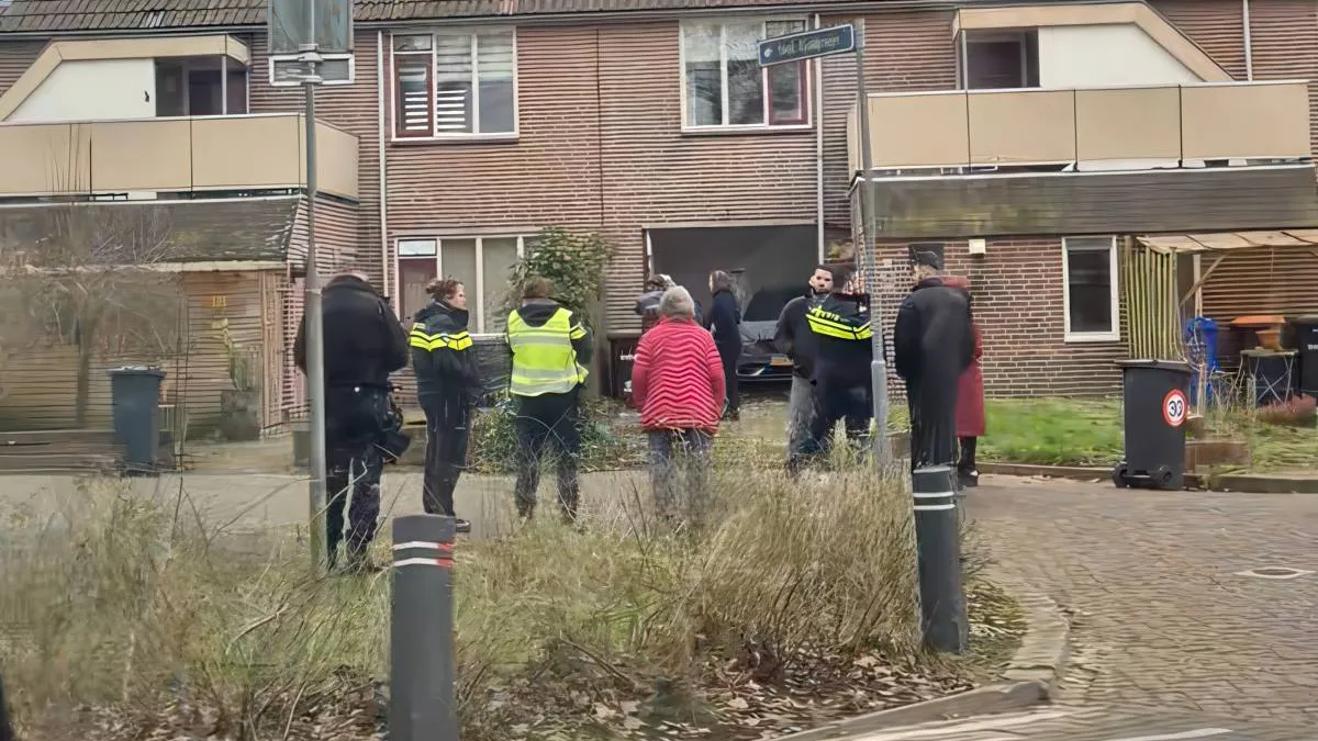 thumb vk 18 jarige zonder rijbewijs parkeert m even in de woonkamer