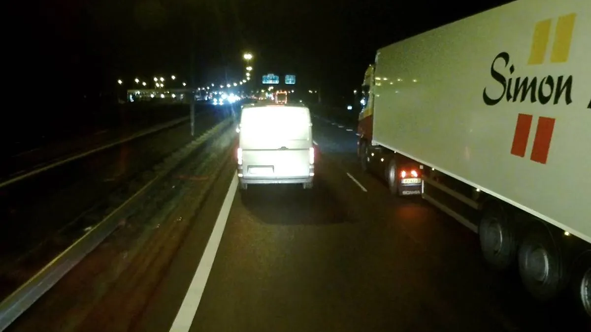 thumb vk brake check ja hoor chauffeur van busje lever je roze papiertje maar in