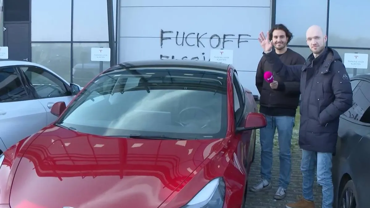 thumb vk tesla schaamte schijnt een ding te zijn hij speelt af en toe duitse muziek af