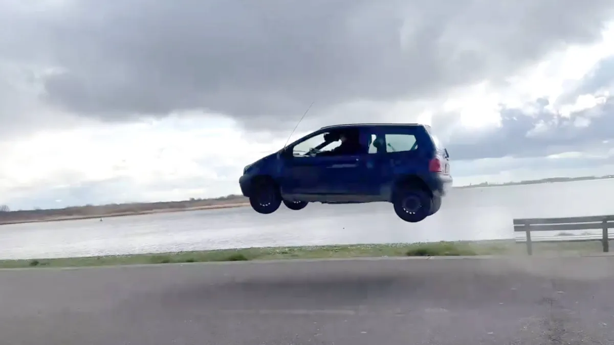 thumb vk als je het zo bekijkt kan een twingo toch best cool zijn