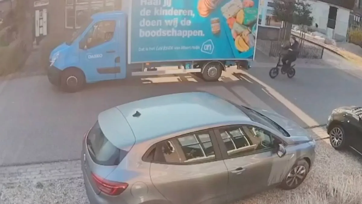 thumb vk jongen op fatbike ziet albert heijn bezorgbusje over het hoofd