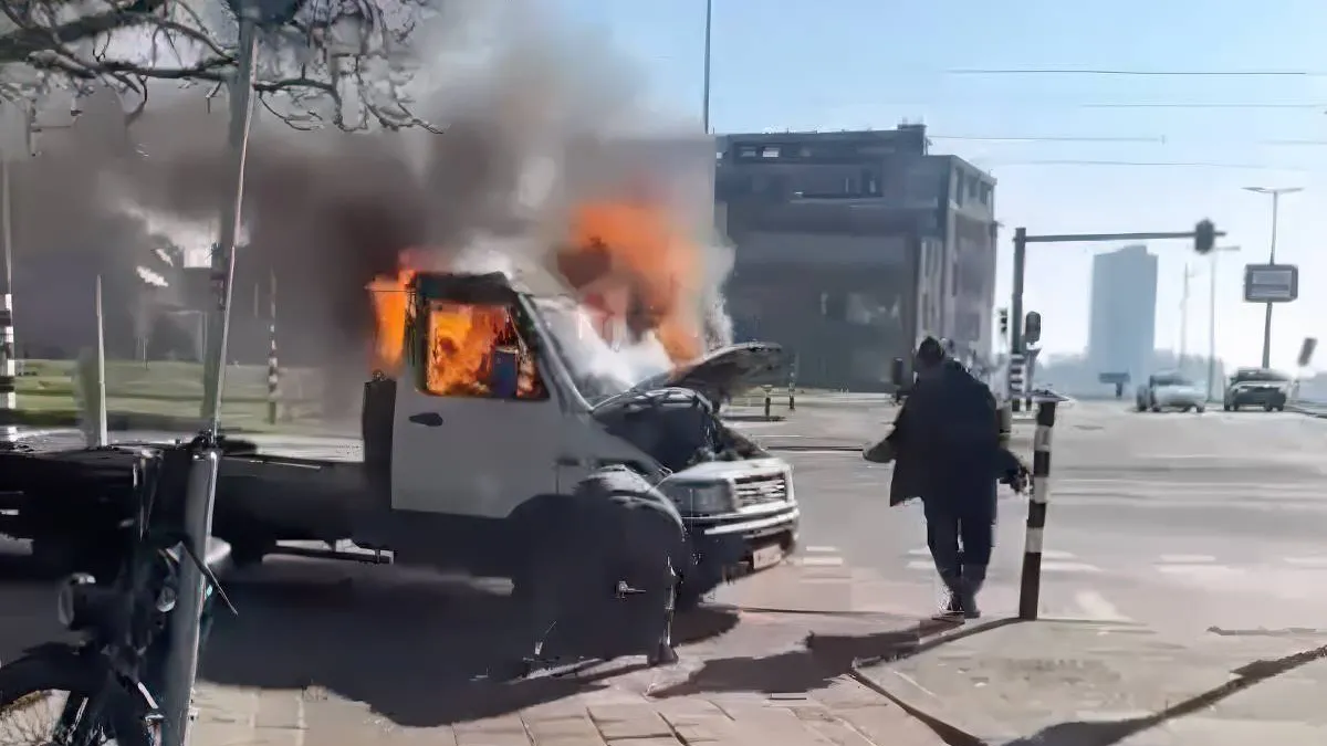 thumb vk nee niet in gta maar ondertussen in rotterdam man probeert brandende vrachtwagen tegen te houden
