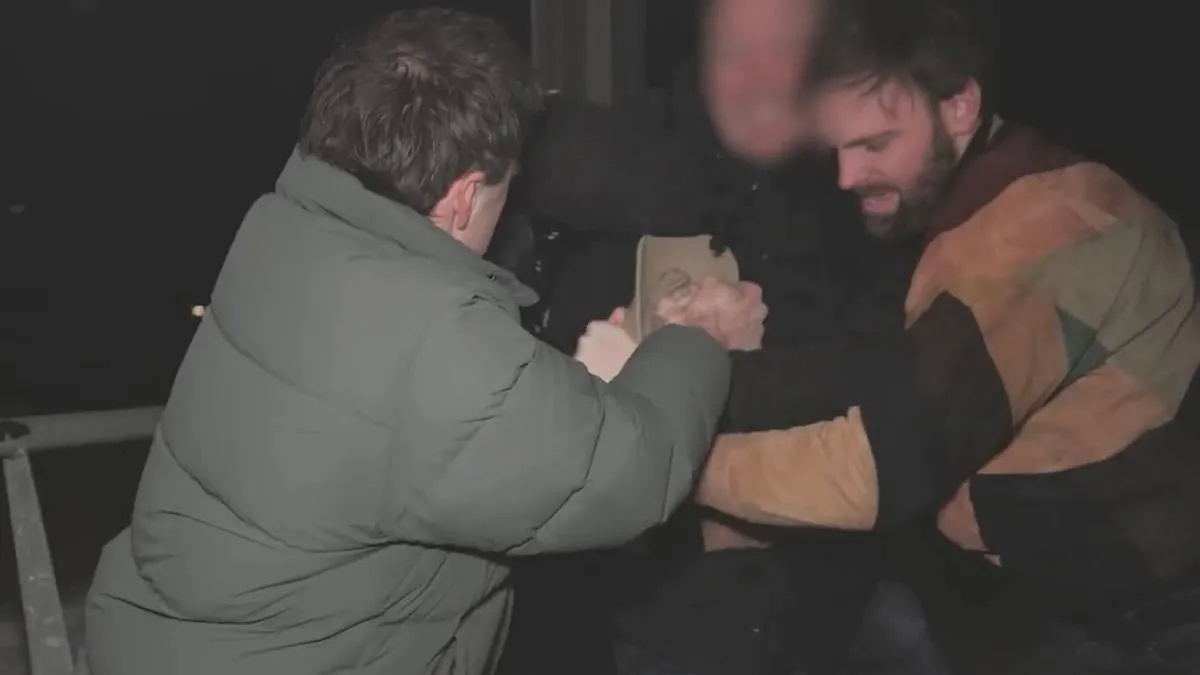 thumb vk tim hofman in gevecht met voormalig realityster jarredson izijk bel de politie maar