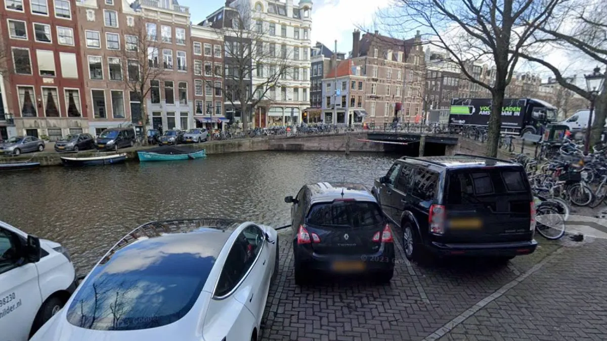 thumb misbruik amsterdam