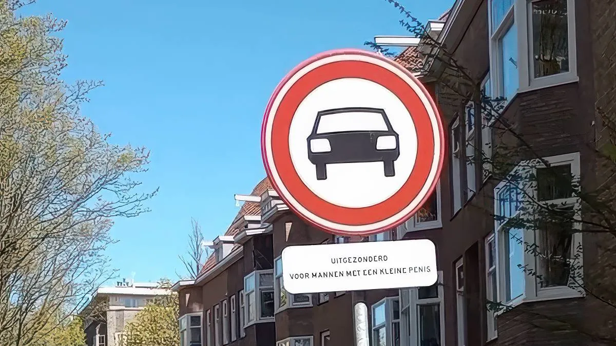 thumb vk amsterdamse straat hangt nieuw verkeersbord op uitgezonderd voor mannen met een kleine penis