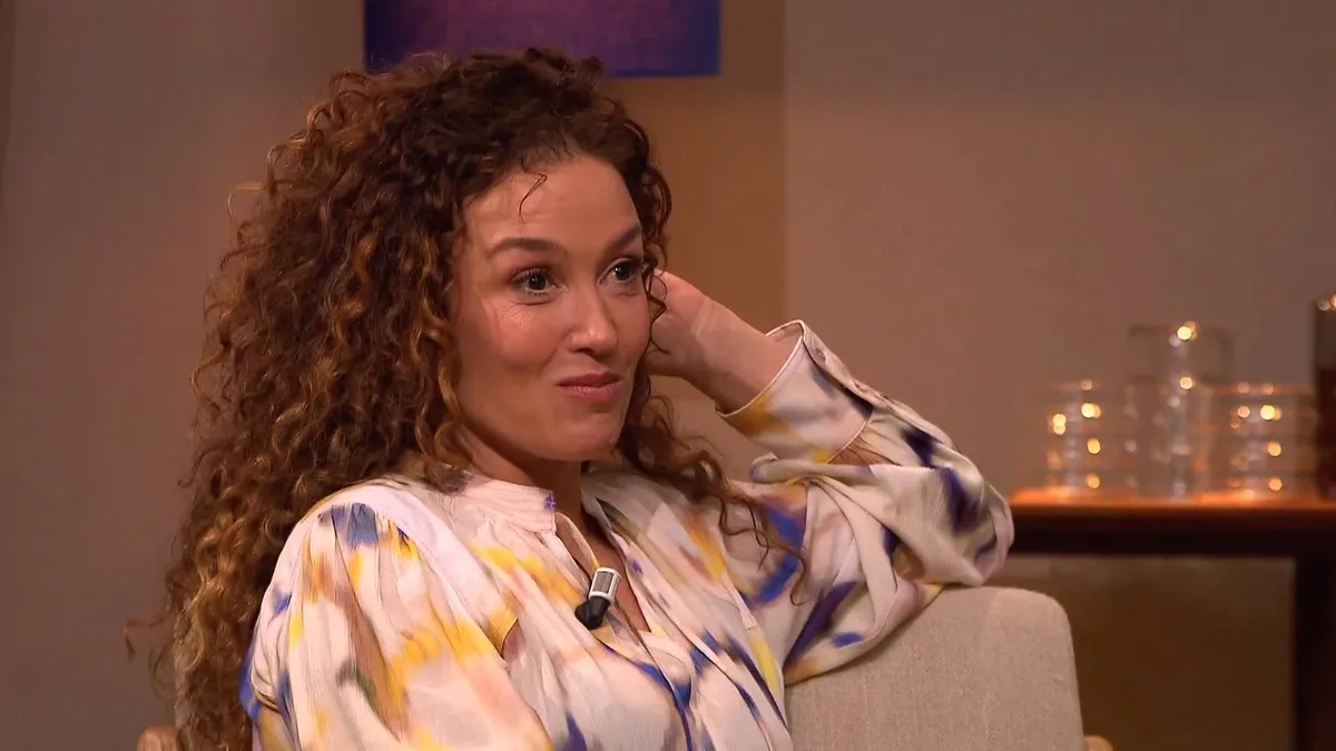 thumb vk katja schuurman over haar eerste keer ik heb lars gedwongen om mij te ontmaagden