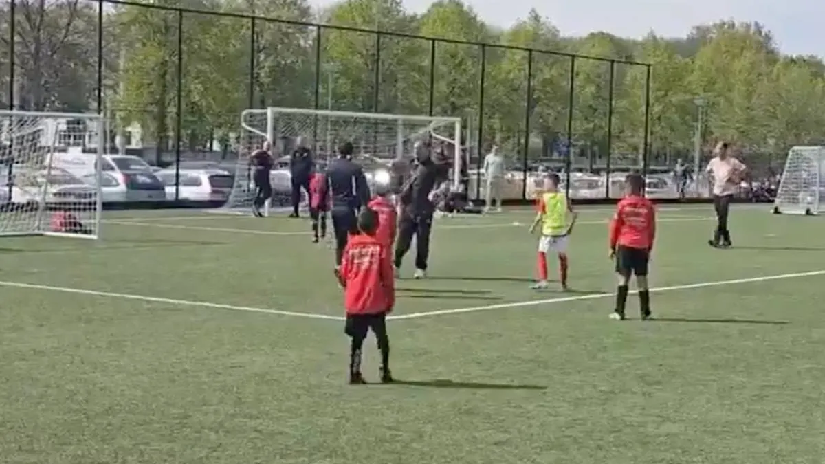 thumb vk de knvb is nog op zoek naar scheidsrechters maar je moet zeker wel tegen een stootje kunnen