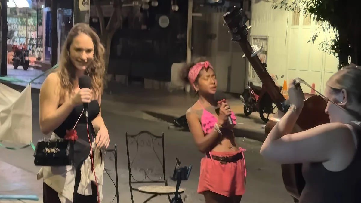 thumb vk hier voordat het viraal gaat nederlandse zangeres doet heerlijke karaoke in bangkok