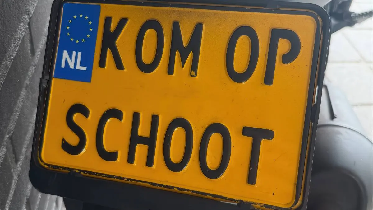 thumb vk kom op schoot nummerbord
