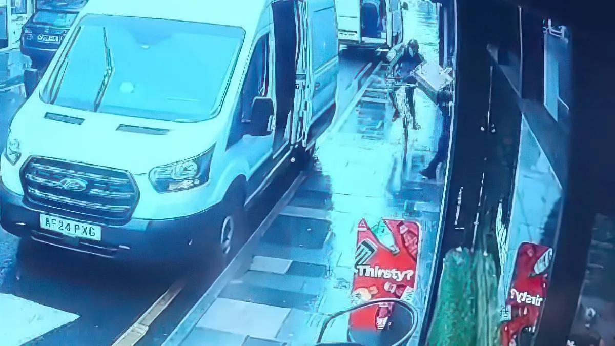 thumb vk van op stoep fietsen tot in busje van bezorger belanden