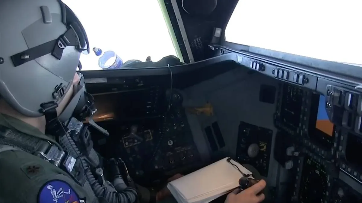 thumb vk 37 uur boven wolken b2 bommenwerper met magnetron toilet koelkast voor piloten in missie naar fordow