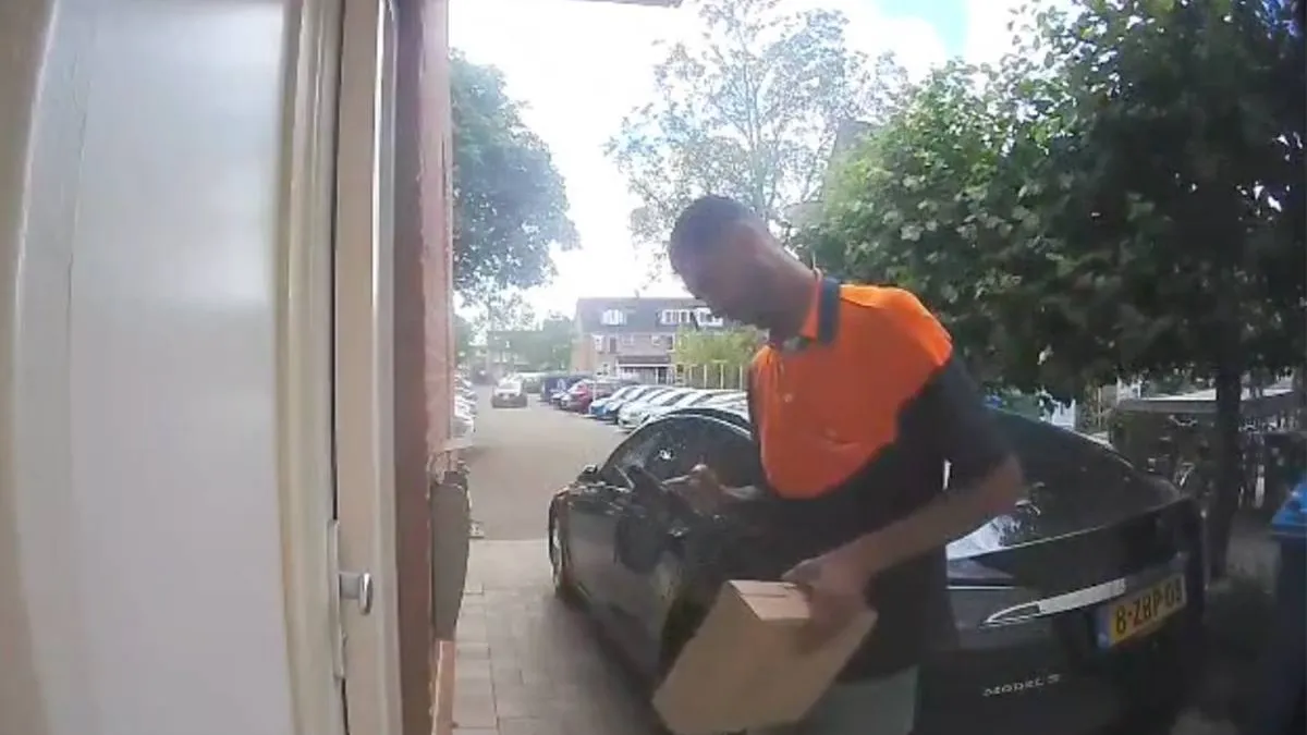 thumb vk bezorger krijgt te horen waarom deur niet open wordt gedaan ik zit te kakken