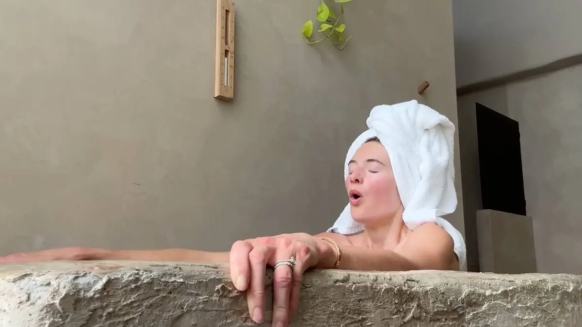 thumb vk nederlands model en vlogger sanne vloet deelt iets te veel in video