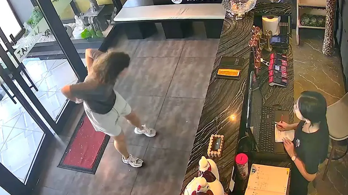 thumb vk dit is echt persoonlijk vrouw deponeert grote boodschap bij balie van restaurant