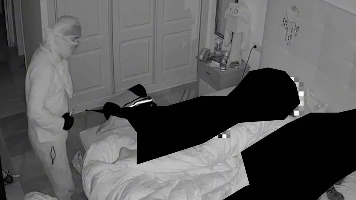 thumb_vk_Gluurgriezel_breekt_s_nachts_in_en_focust_op_naakte_vrouw_in_bed