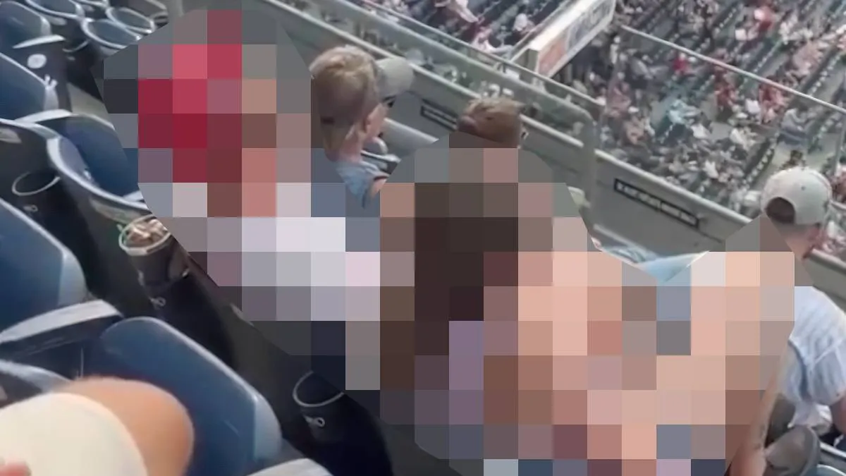 thumb_vk_Graag_niet_storen_Vrouw_heeft_het_druk_tijdens_honkbal_wedstrijd