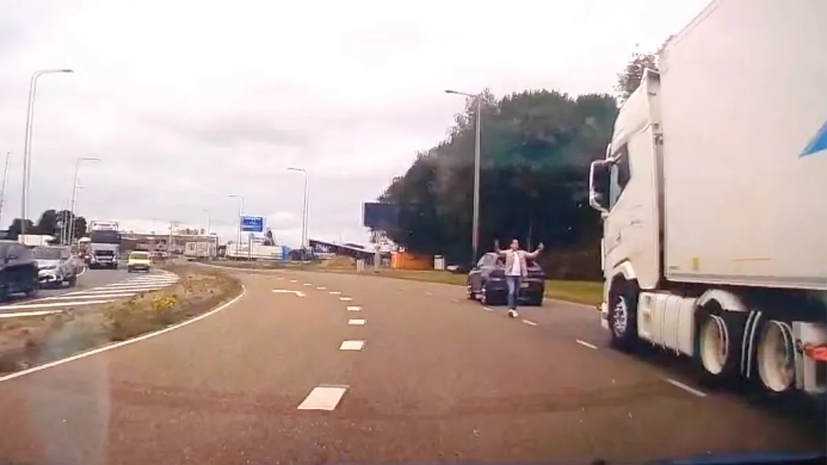 thumb_vk_Nieuwe_beelden_opgedoken_van_brake_check_van_Alfa_Romeo_rijder_die_fout_gaat