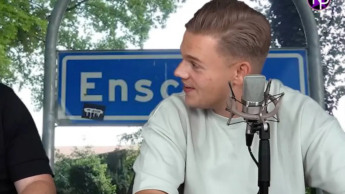 thumb vk ondertussen in cafe stonewall in enschede is dennis schouten verkouden