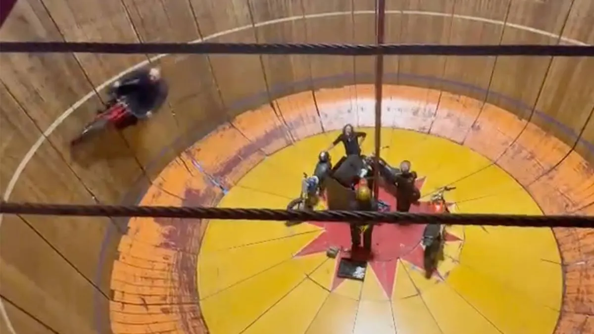 thumb_vk_Video_stuntshow_met_motor_op_kermis_in_Uden_gaat_fout