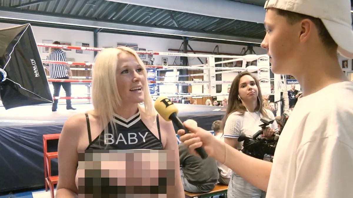 thumb_vk_Internetgekkies_televisie_Pur_Sang_Bender_in_de_ring_tijdens_Roddelpraat_bokstoernooi