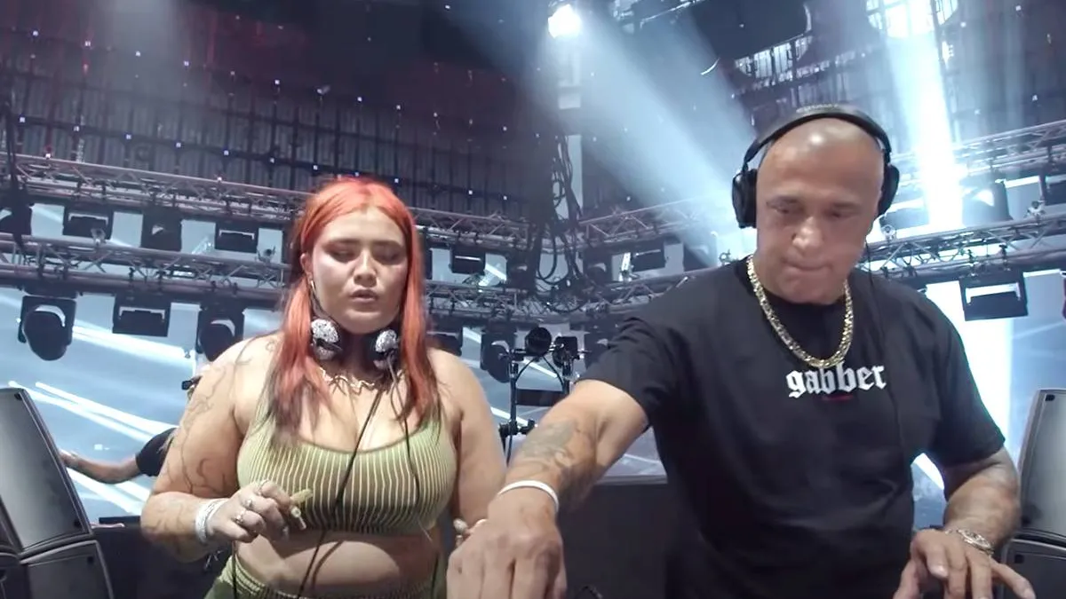 thumb_vk_Om_alvast_in_de_stemming_te_komen_voor_een_feestje_Verknipt_set_Paul_Elstak_b2b_Cynthia_Spiering