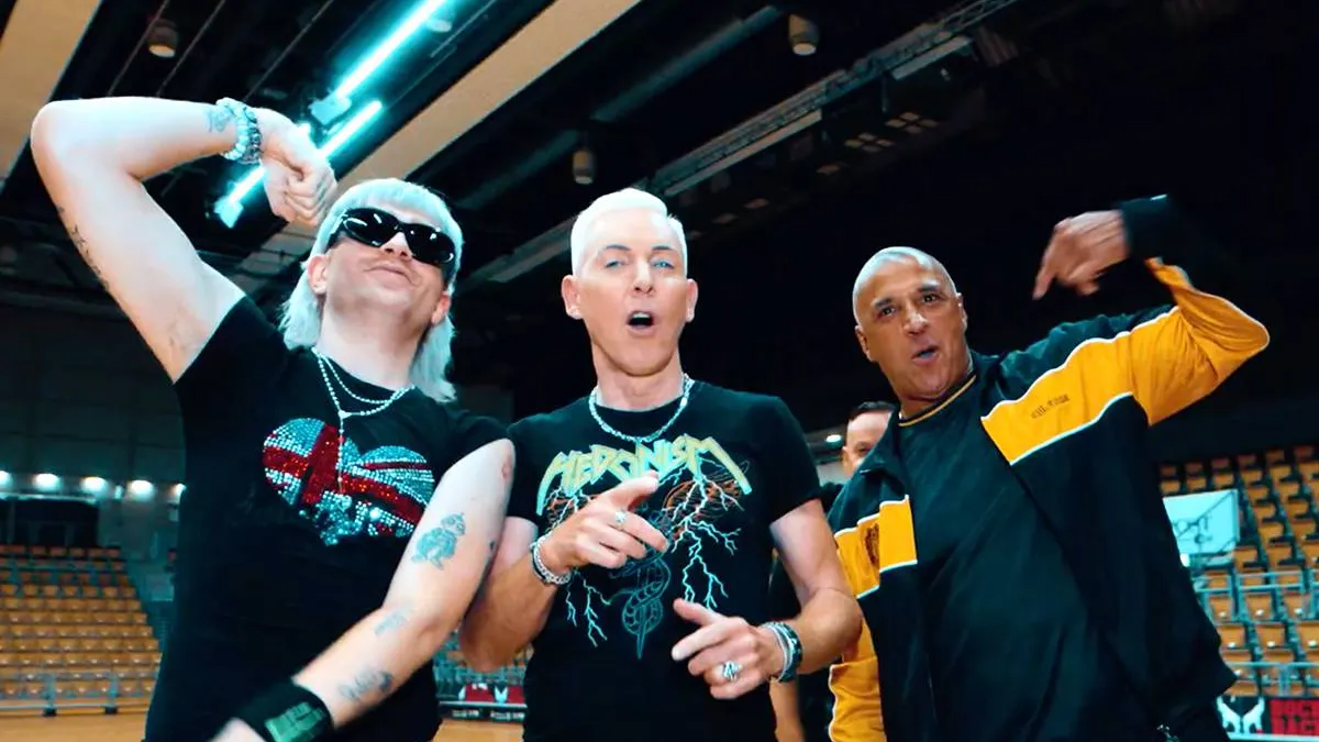 thumb_vk_Paul_Elstak_maakt_remake_van_Luv_U_More_met_Scooter_en_Joost