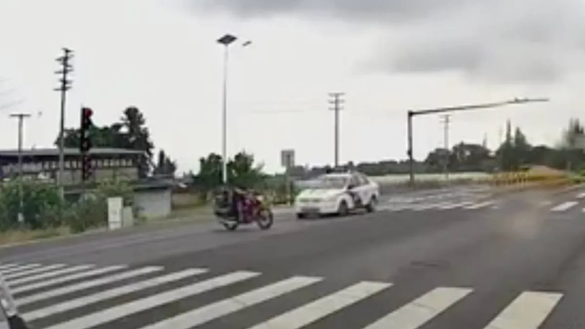 thumb-cops-vs-bike-china