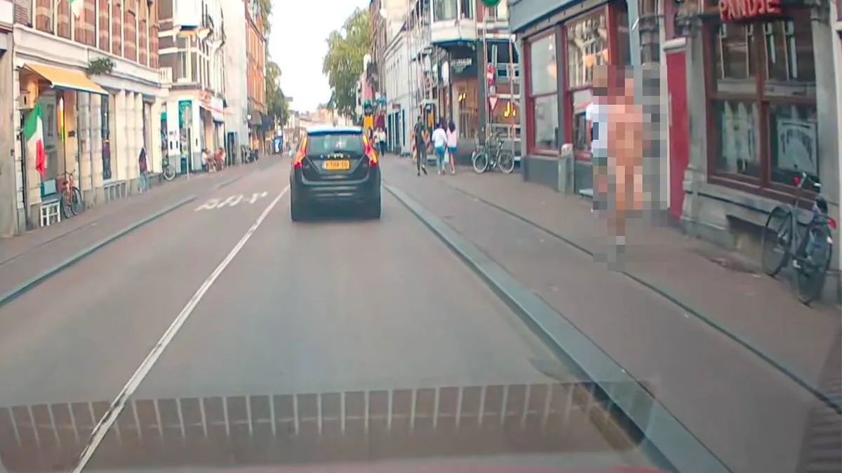 thumb_vk_Dashcam_legt_naaktloper_vast_in_Utrecht_weddenschap_verloren