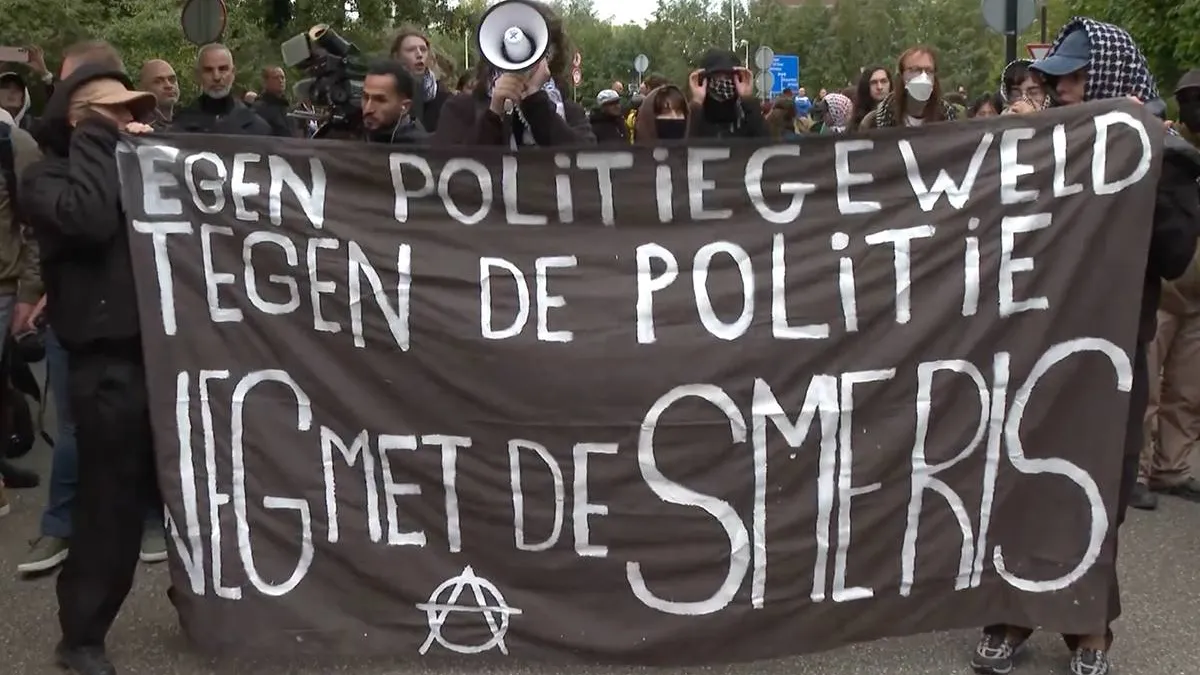 thumb_vk_Het_kan_nog_gekker_Pro_Palestina_groep_verstoort_herdenkingsmars_15_jarige_Jerryson