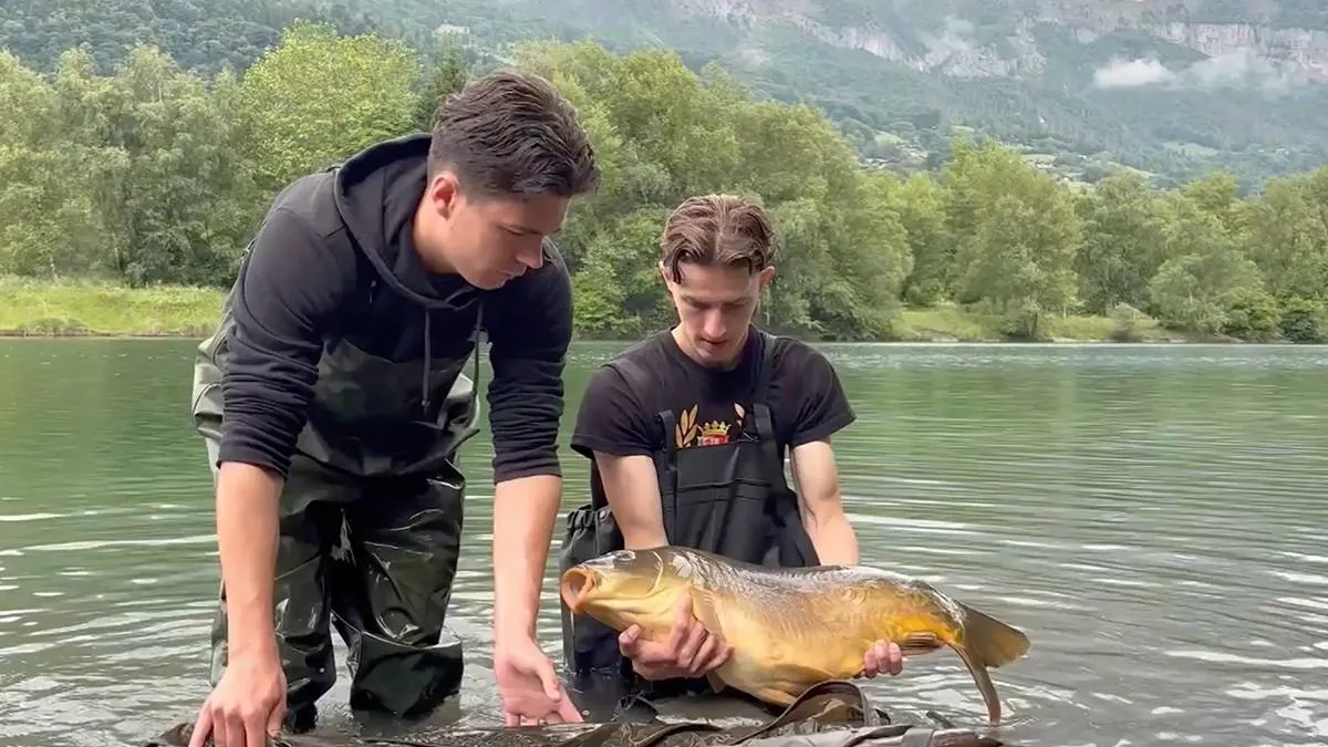 thumb_vk_Karpervissers_willen_pronken_met_hun_vangst_maar_Wait_For_It